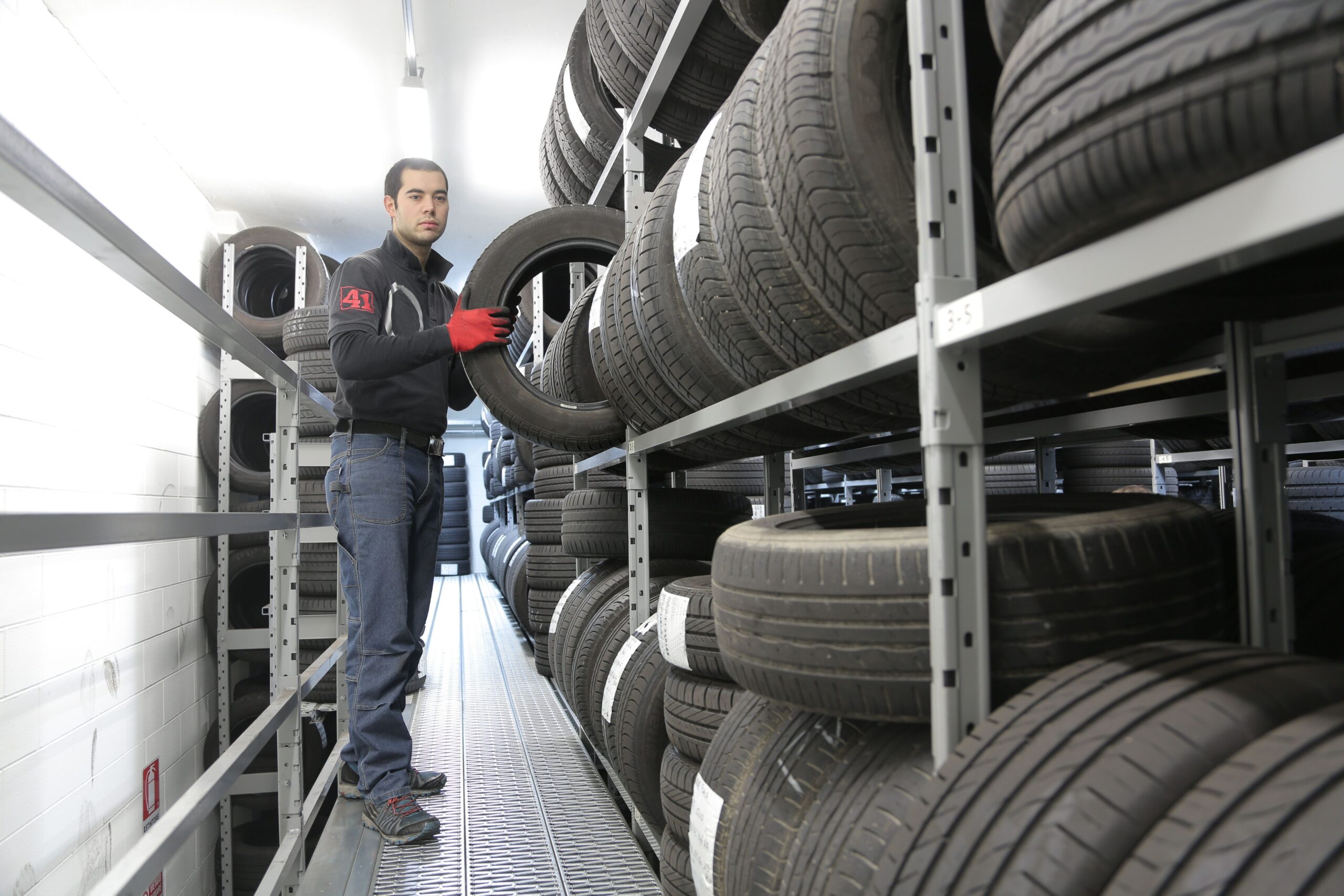 Best SUV Tyres for Highway and Off-Road Driving